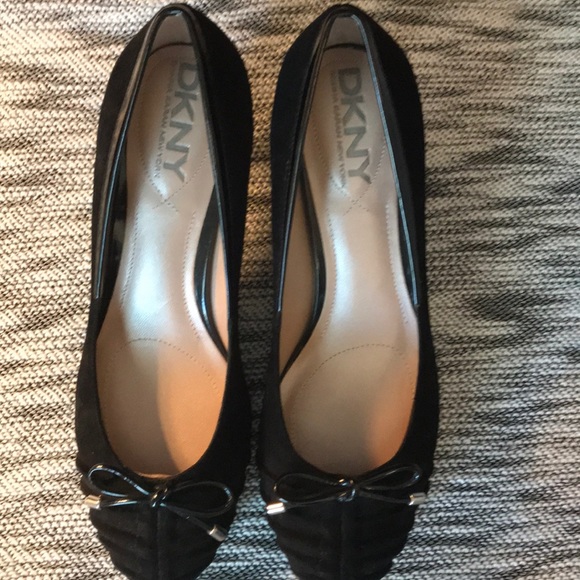 DKNYC new black suede pumps - Picture 2 of 6